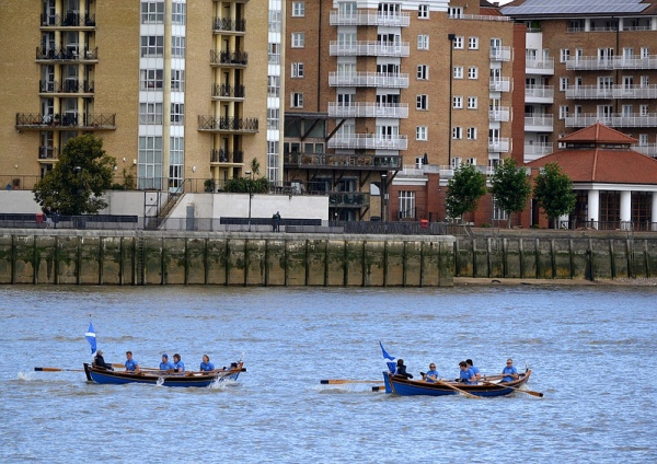 the 2 skiffs skiffin past london hi rises CP